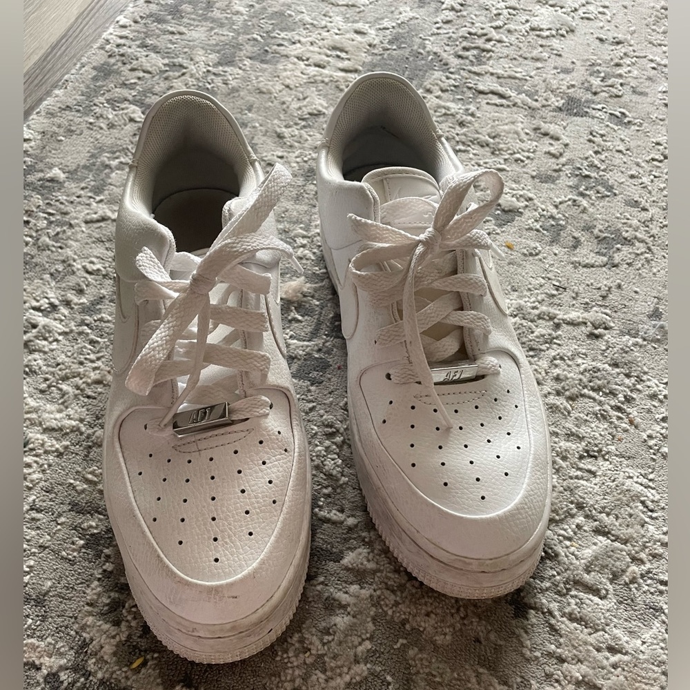 NIKE AIRFORCE